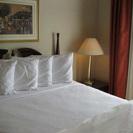Chisholm Suite Hotel Duncan Quarto foto