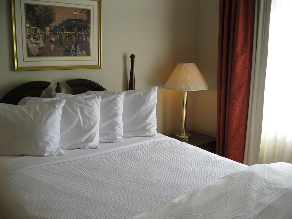 Chisholm Suite Hotel Duncan Quarto foto